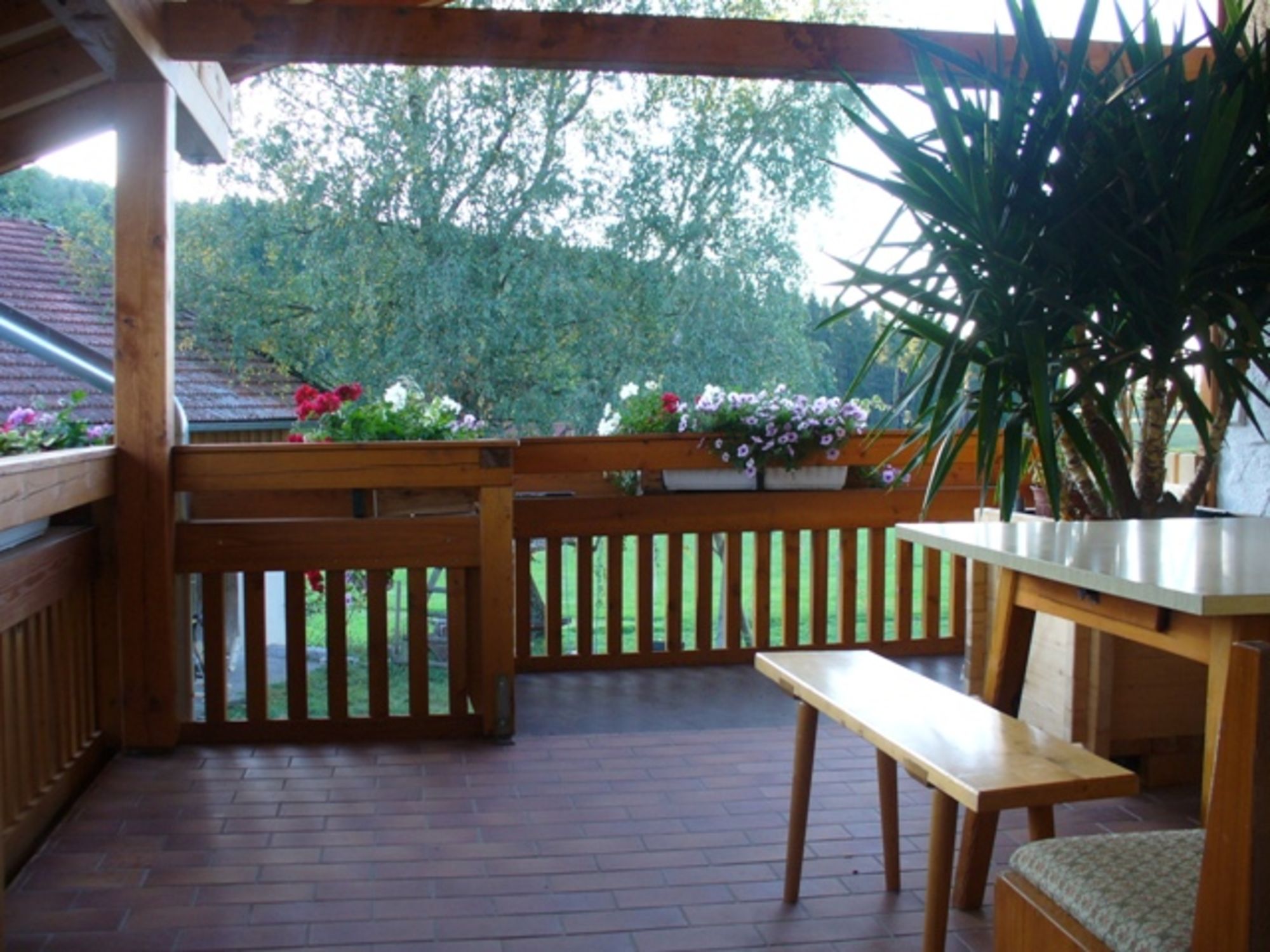 <p>großer Balkon</p>