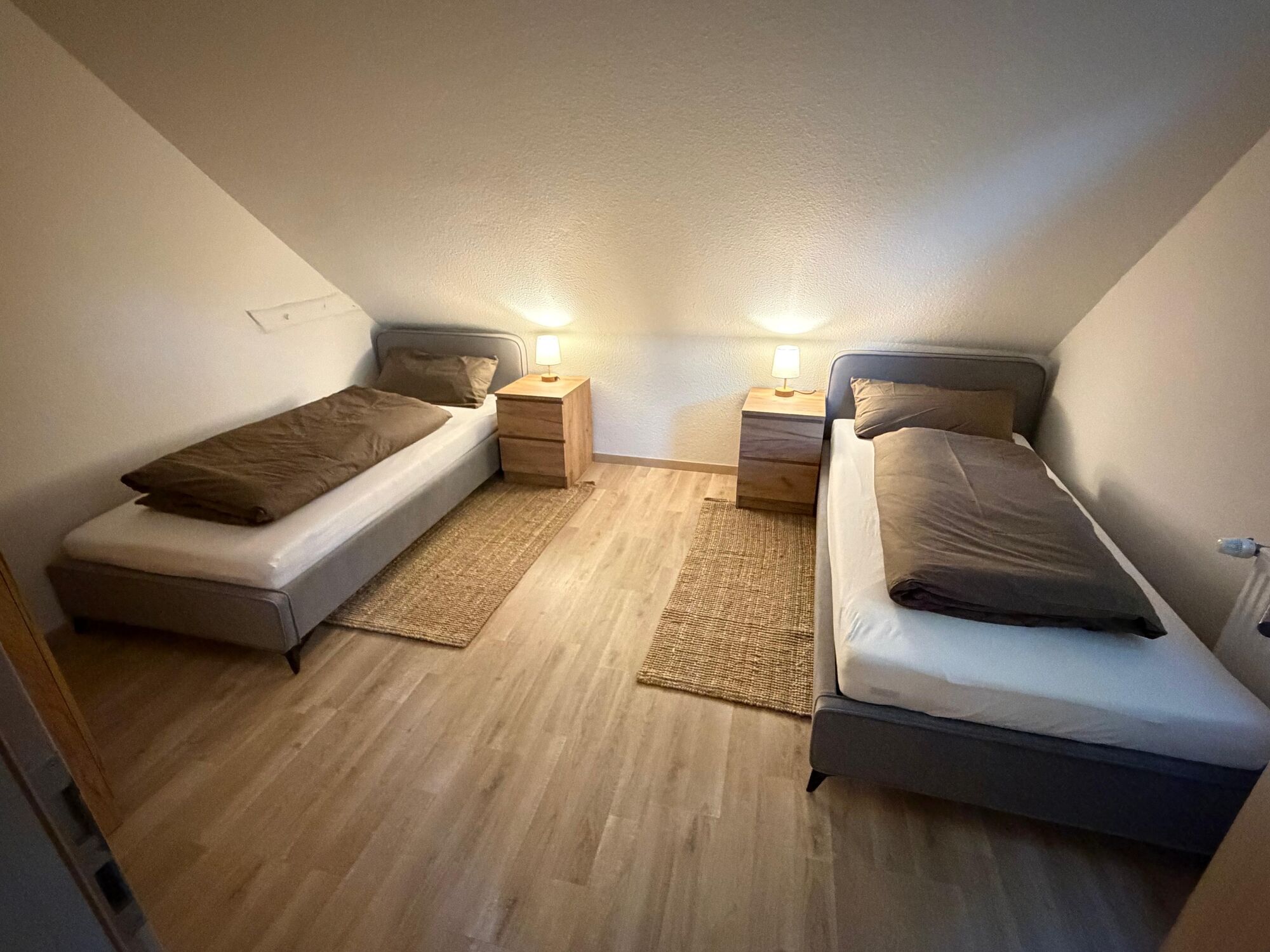 Schlafzimmer 2 links