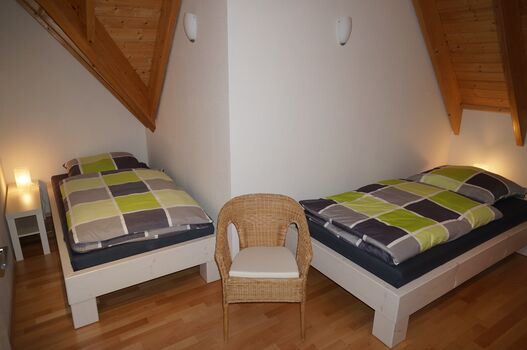 Schlafzimmer 2 mit zwei Einzelbetten
