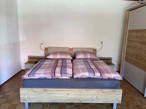Schlafzimmer 1