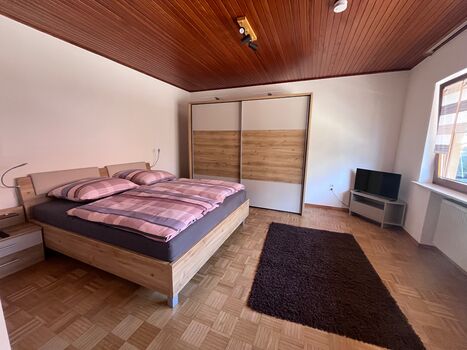 Schlafzimmer 1