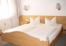 flexible Zimmer 1 Doppelbett, 1 Einzelbett mit Bad, Dusche, WC- Tel. 0179-5457990