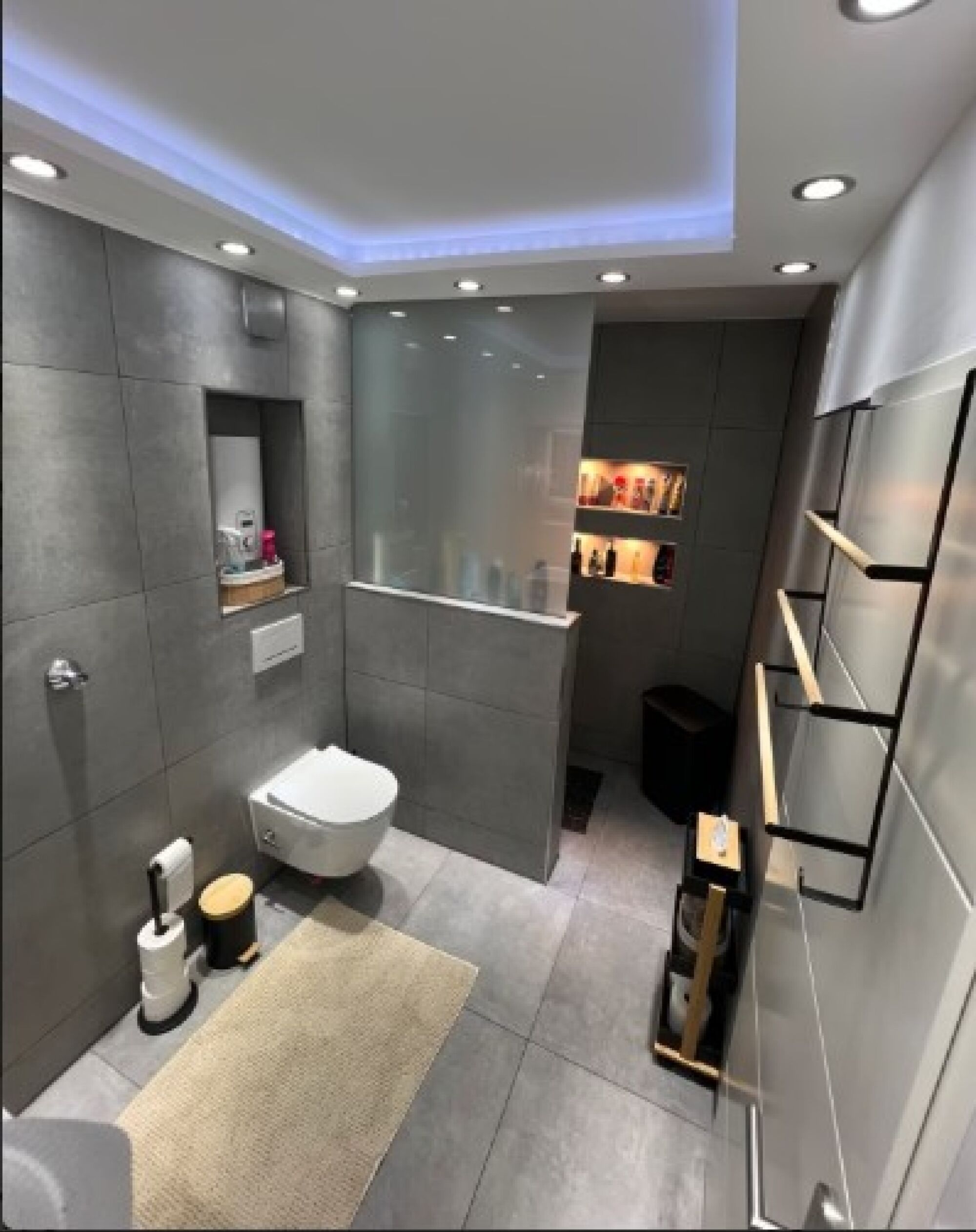 Badezimmer mit Dusche