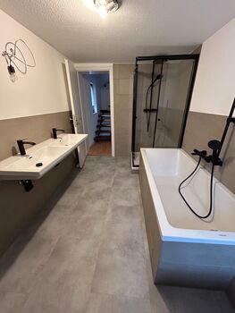 Ganze 4-Zimmer Wohnung, Küche und Bad mit bis zu 12 Betten Bild 2
