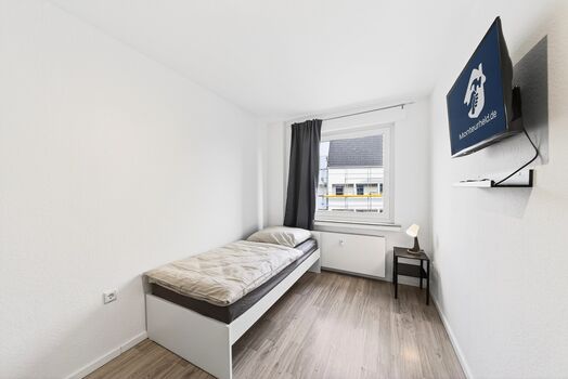 100 m² Monteurwohnung Solingen – 4 Schlafzimmer, 8 Betten, 2 Balkone
