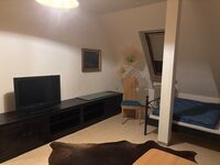 3. Zimmer (große Wohnung, 1. Zimmer mit Küche und Bad )