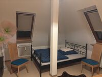 Zimmer 3 ( Wohnung mit 2 getrennten Zimmern, Küche und Bad)