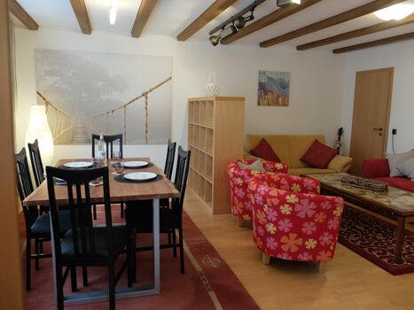 Essbereich und Wohnzimmer