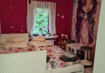 Schlafzimmer mit 1,60 Bett