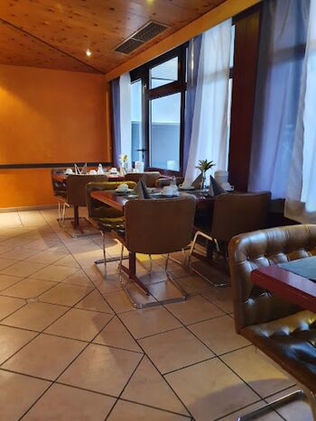 Hotelanlage,35 EZ und 10 DZ mit 50 Parkp,langfristig an Monteure/Student Bild 3