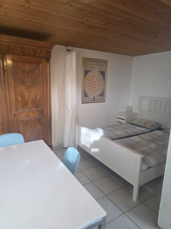Bett Gartenhaus-Wohnung