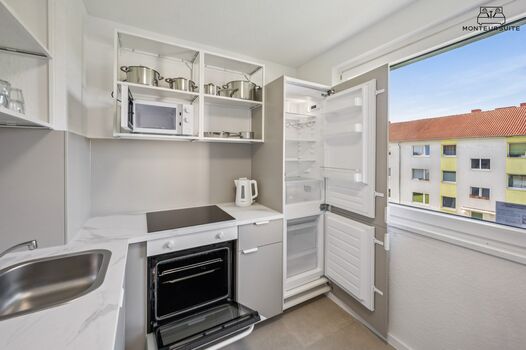 Backofen, Kochfeld und Kühlschrank