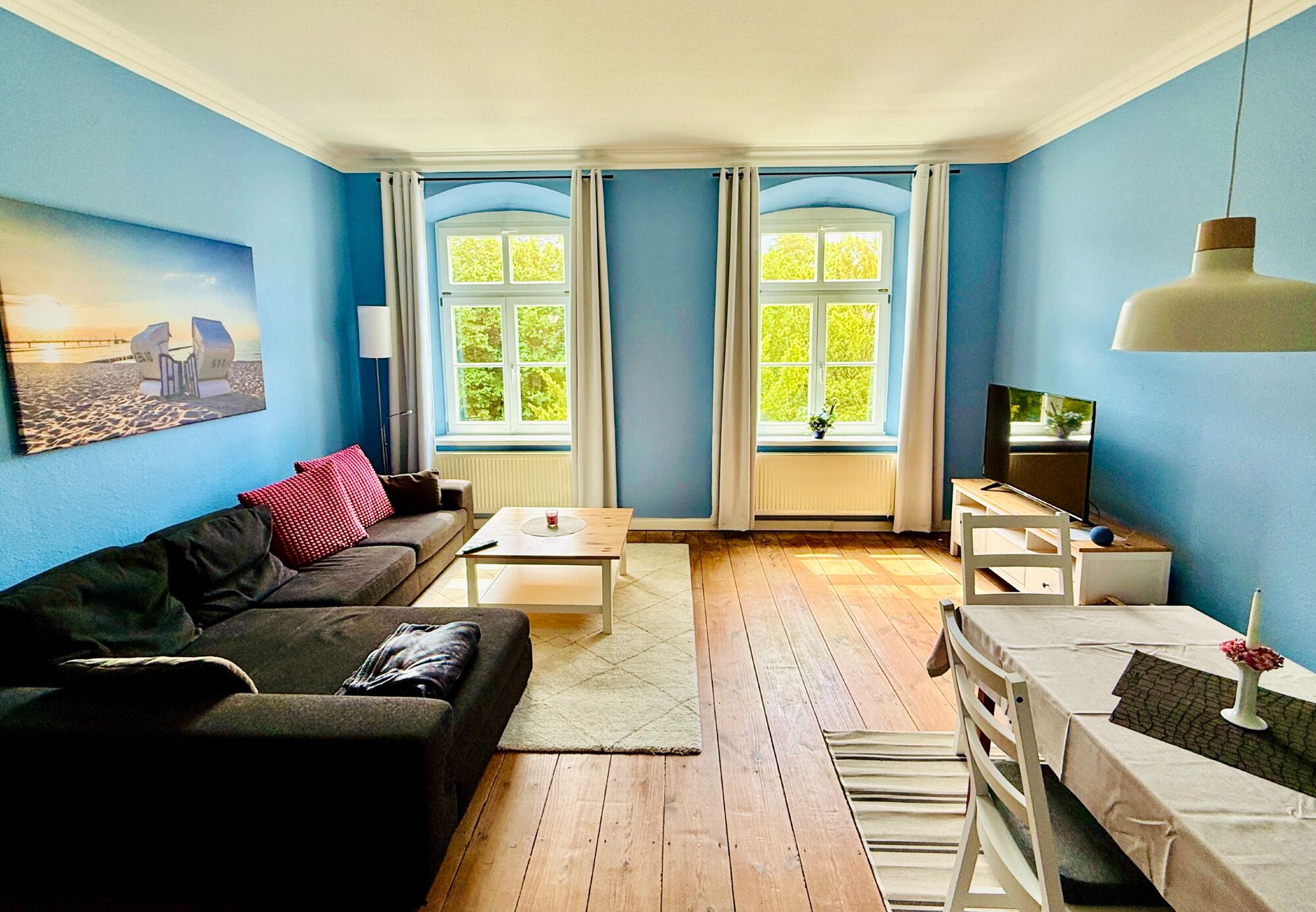 Wohnzimmer mit Schlafsofa