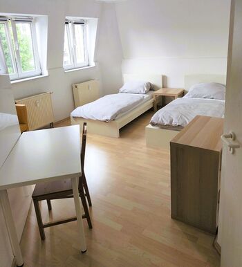 Schlafzimmer 1