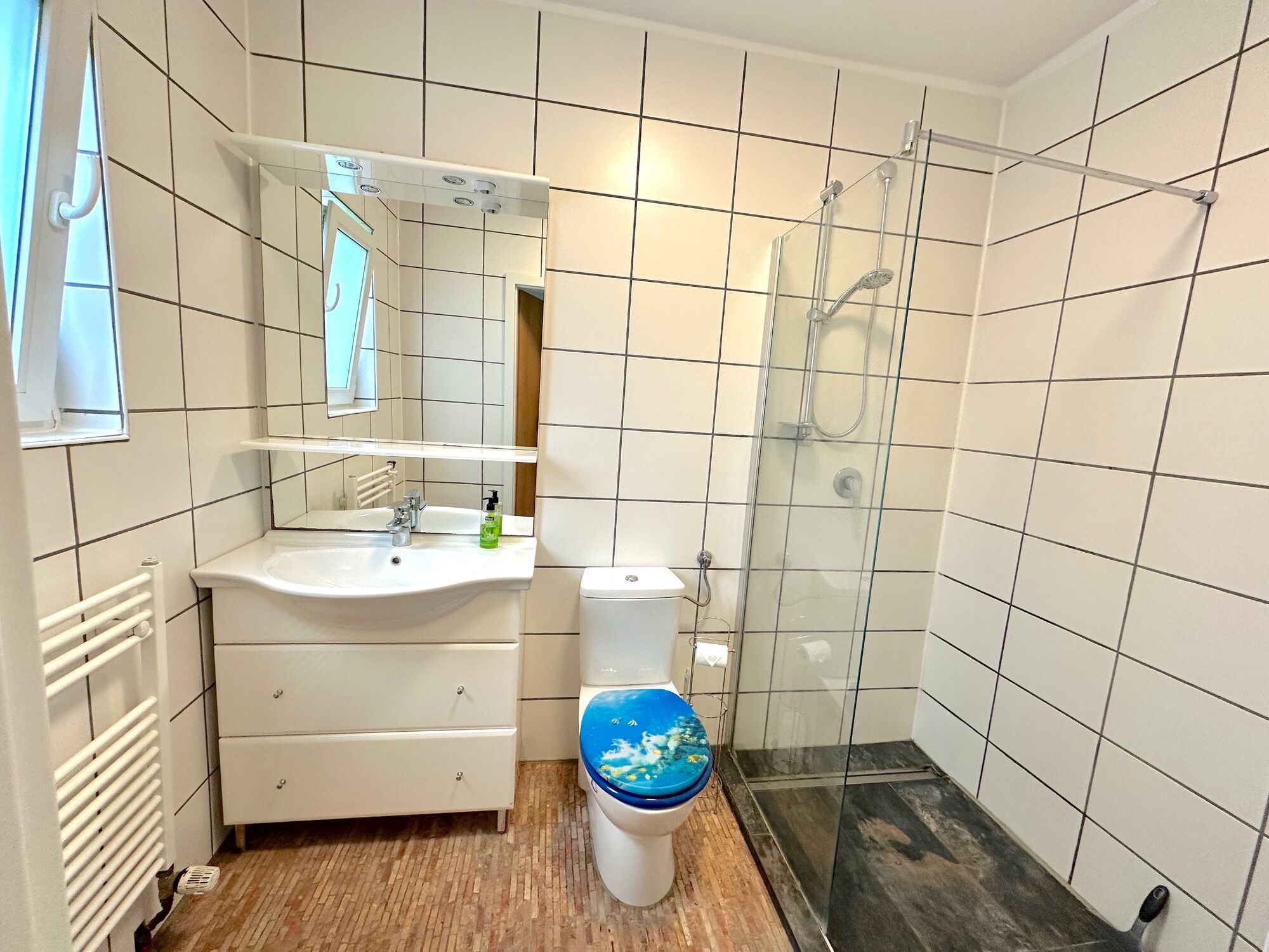 Badezimmer mit Dusche