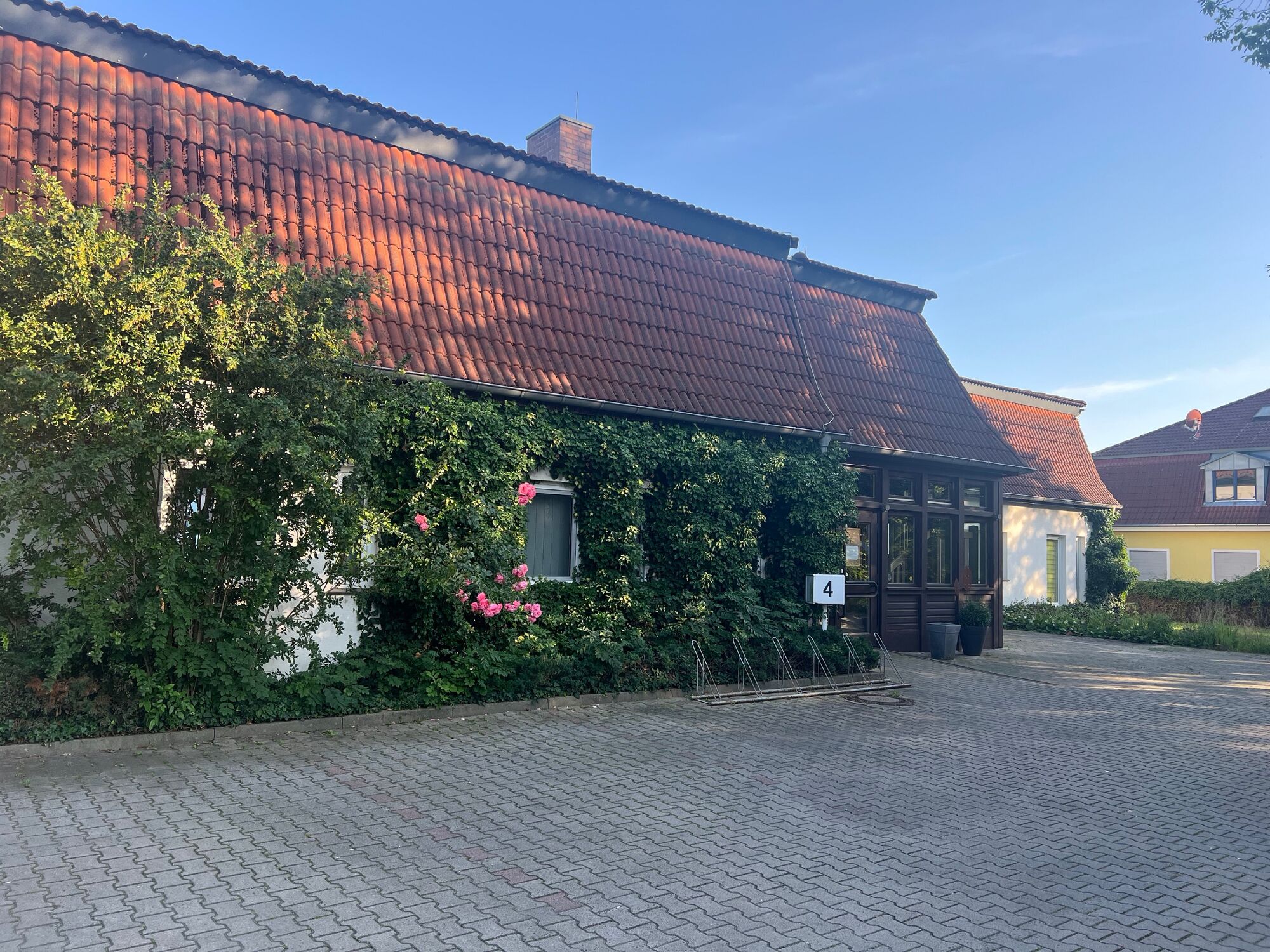 Pension mit großem Parkplatz 