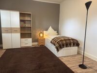 Sleeping away from home Bild 1