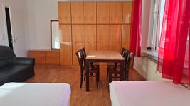 Geräumige Monteurwohnung - möbliert, Parkplatz, Garten Bild 1