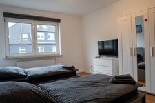 Happy Suites - Zwei Zimmer, Einzelbetten, TV, Wifi, Parken Bild 3