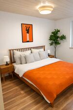 Kingsize-Bett im Wohn-/Schlafraum