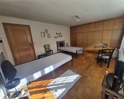 Möbliertes EG Zimmer Picture 2