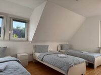 OG Wohnung mit Balkon und einem EZ im Grünen an der A1 Bild 3