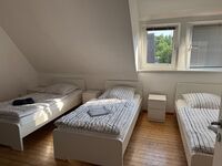 OG Wohnung mit Balkon und einem EZ im Grünen an der A1 Bild 2