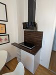 Helles Studio mit Arbeitsplatz und Balkon Bild 6