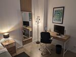 Helles Studio mit Arbeitsplatz und Balkon Bild 7