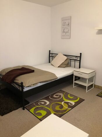 Gemütliches Möbliertes Zimmer Bild 2