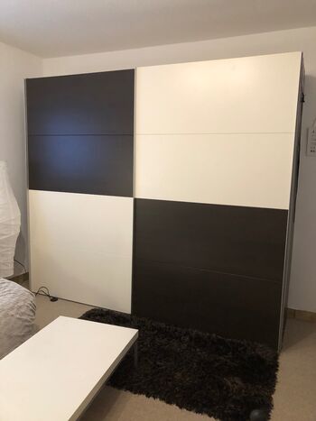 Gemütliches Möbliertes Zimmer Bild 3