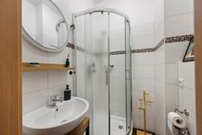 5 BR I 13 PAX I voll ausgestattet I WIFI I free Parking Bild 28