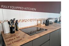 5 BR I 13 PAX I voll ausgestattet I WIFI I free Parking Bild 8