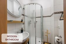 5 BR I 13 PAX I voll ausgestattet I WIFI I free Parking Bild 10