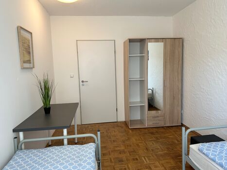 Apartments Möbiliert 25 Person Küche Bad Balkon Parkplatz Picture 4