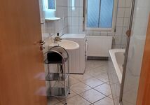 Vollbad mit WC, Dusche, Badewanne und Waschmaschine