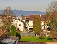 Blick vom Balkon in den Garten