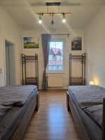 **Kastanienallee** 8 Wohnungen für 4-50 Personen Bild 5