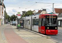 Haltestelle für Bus oder Strassenbahn in der Nähe