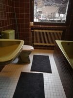 Bad mit Badewanne und WC