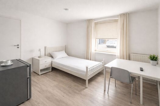 Einzelzimmer mit TV, Wifi, Bad, Parkplatz, Kühlschrank, Mikrowelle