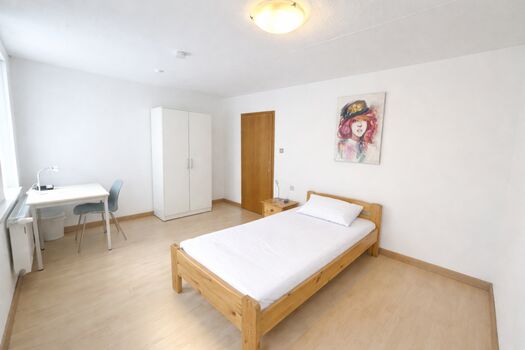 Einzelzimmer mit TV, Wifi, Bad, Parkplatz, Kühlschrank, Mikrowelle