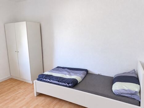 Voll möblierte Wohnung in Gütersloh | WiFi | Küche | 3-5 Pers. Bild 4