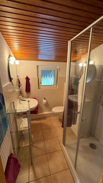Gemütliche, offene 2-Raum-Wohnung, getrennte Betten, Parkpla Bild 4