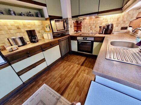 Fühl dich wie zuhause: Vollwertige Küche in deiner Trierer Ferienwohnung.