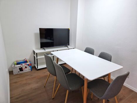 Essecke mit Fernseher