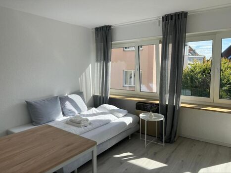 Moderne Monteurwohnung Stuttgart | 4 Personen | Balkon | Näh