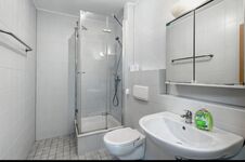 Bad mit Dusche und Wc