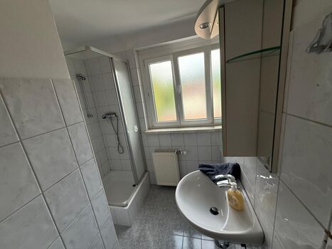 Monteur-Arbeiter Wohnung in Gewerbe-und Industriegebiet Nähe Bild 3