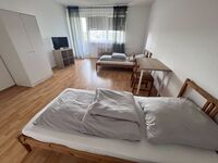 **** Hometime24 - Frisch renovierte Wohnung in Solingen Bild 3